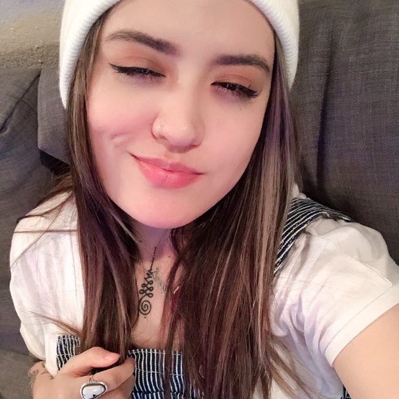 Meet your Posher, Rachele - Picture 3 of 6